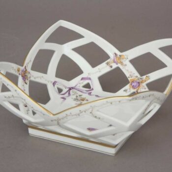 Fancy dish, large w. Gothic piercing
