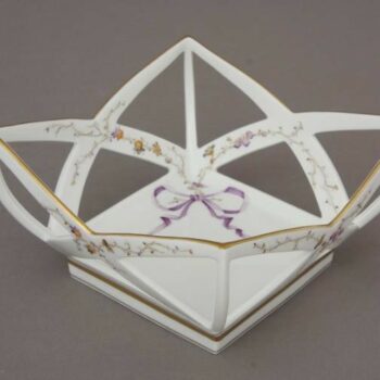 Fancy dish, medium w. Gothic piercing