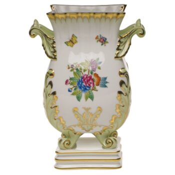Large Vase on a Suqare Base - Queen Victoria