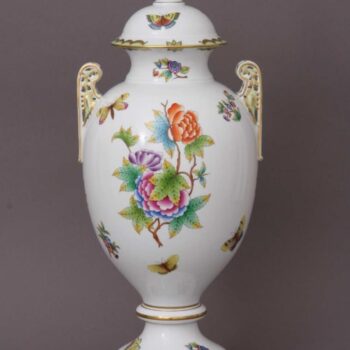 Vase, acanthus knob