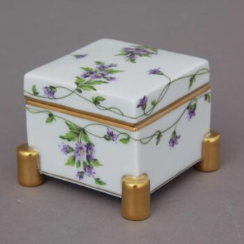 Small Box on foot - Macao