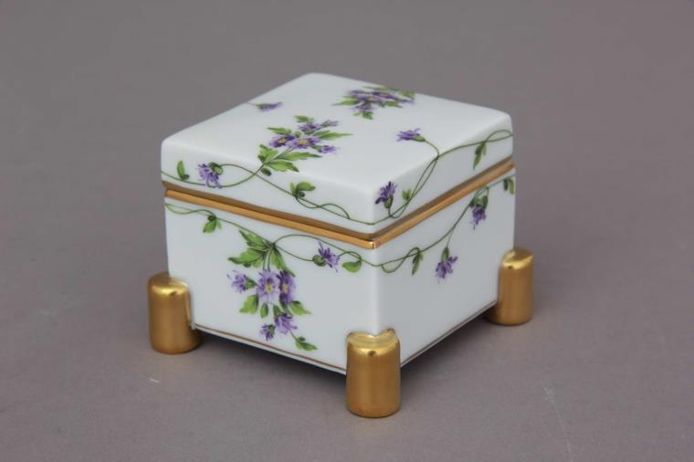 Small Box on foot - Macao