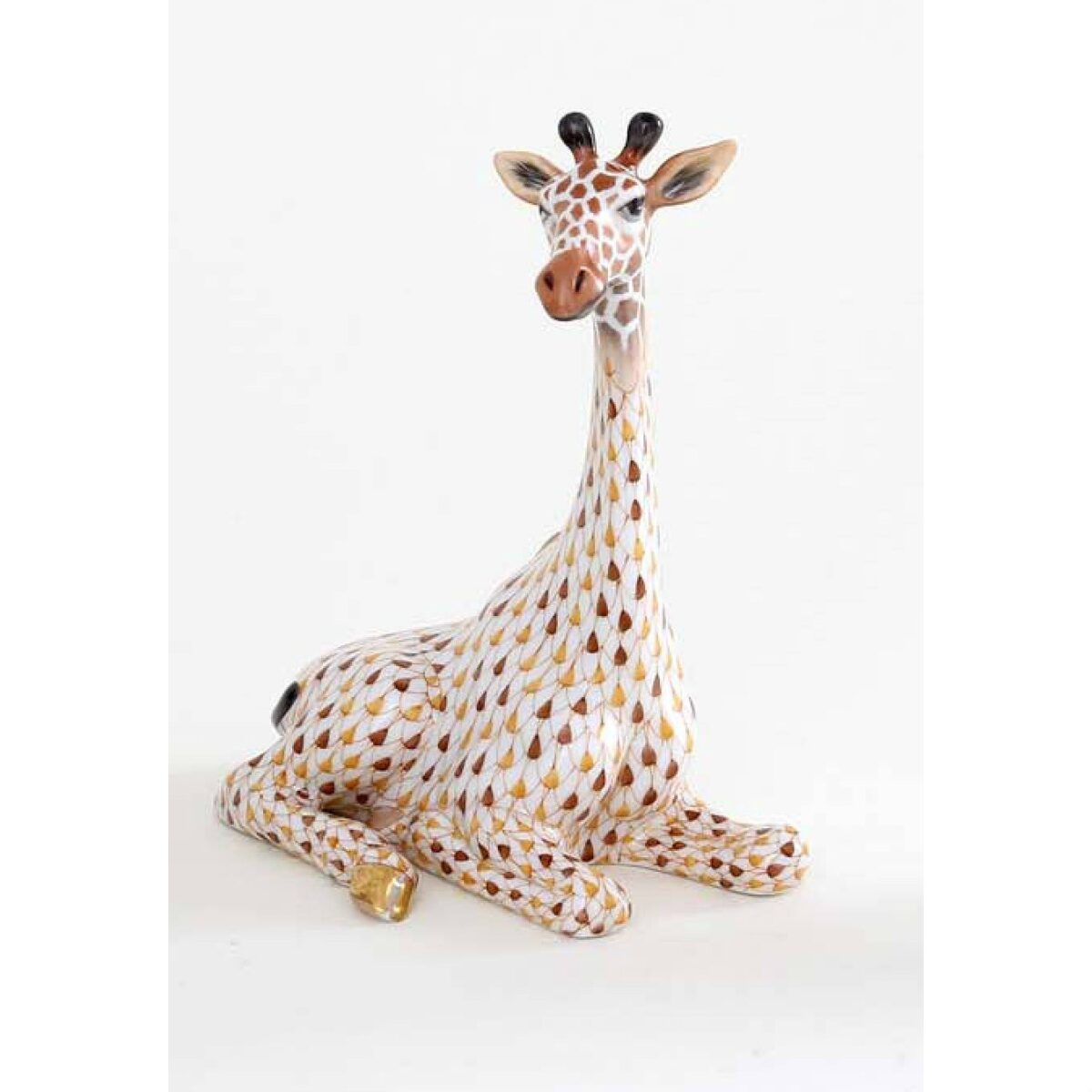 herend-giraffe-lying-fishnet-natural-limited-edition-to-250-pcs