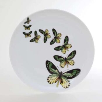 Butterflies on Herend porcelain! Not just any of them since Victoria butterflies painted with in-glaze decoration fly in wavy line on the Herend plate. Dreaming about butterflies means airiness and happiness according to the dream book and indicates that the person lives for today. It also symbolizes beauty with its decorated wings and the stages of its transformation and fluttering refers to the soul. Butterfly can renew in a large number of ways every time staying unique, exactly as Herend porcelain for nearly 200 years!