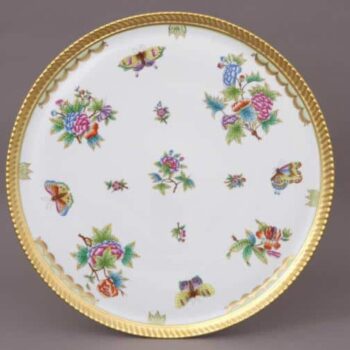 Large Round Tray Queen Victoria This round tray with 24k gold edge is available exclusively at Herend Canada. Hand-painted with the classic Queen Victoria decor Diameter: 15 inch (38 cm) 03169-0-00 VBO