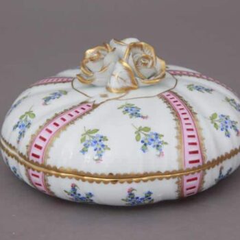 Bonbonniere, Rose Knob - Myosotis 6.7 inch diameter fine china  bonbonniere with hand-painted with unique Herend Porcelain Myosotis. 06026-0-09 MYTP